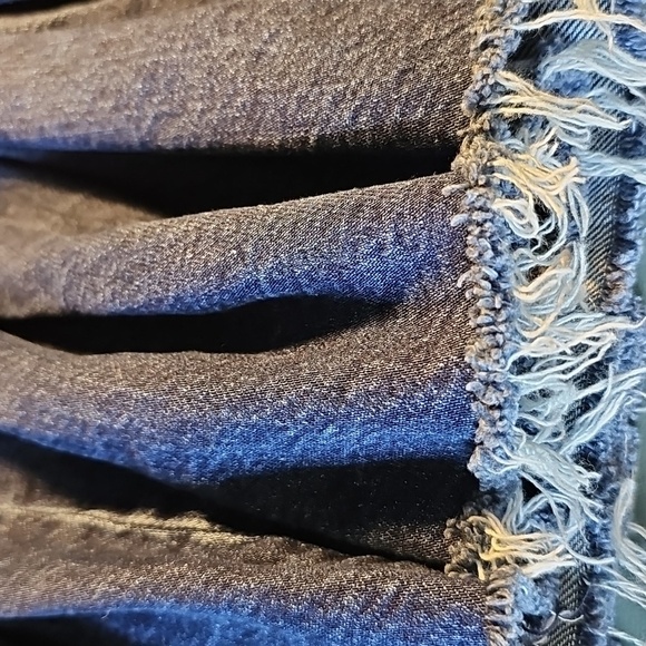 Zara Pleated Denim Frayed Hem Skirt. Size XS. Rear Zipper. - Picture 2 of 8